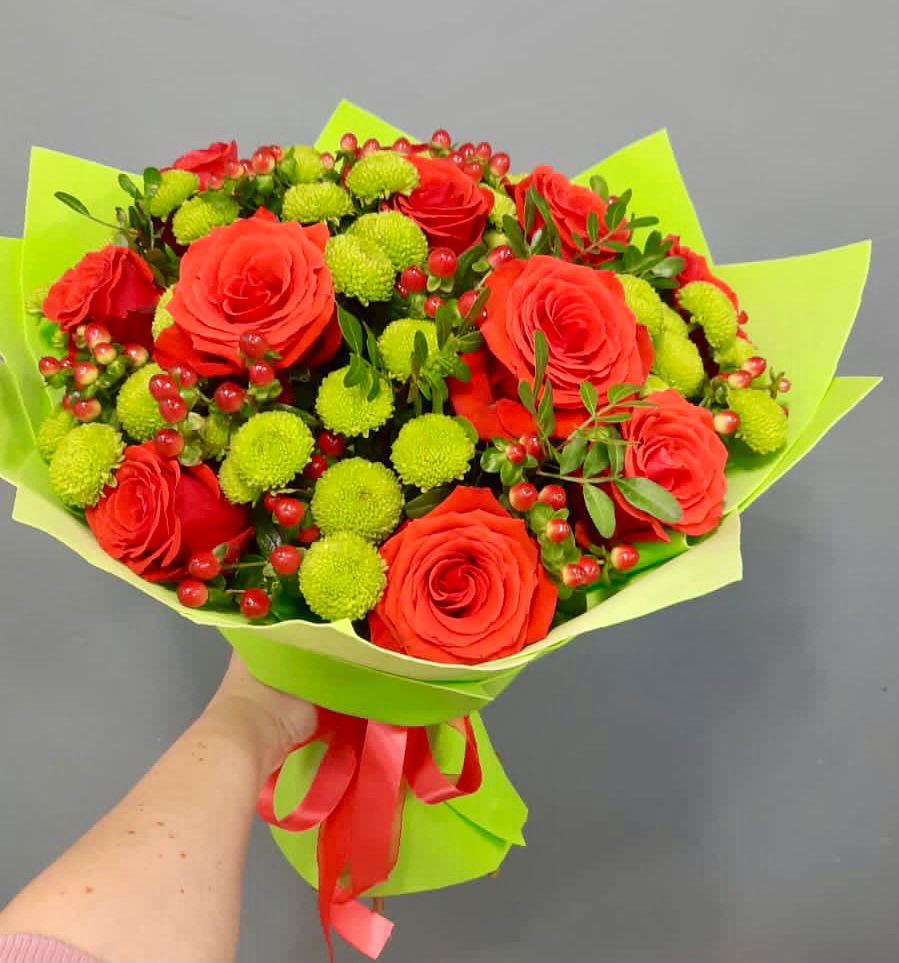 Букет цветов из: Хризантемы и Розы в Бжедуховской