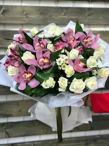 Букет цветов из: Розы и Хризантемы в Бжедуховской