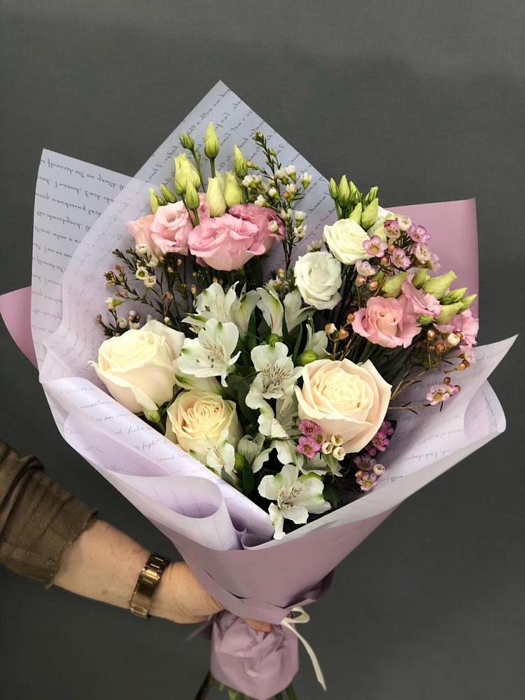 Букет цветов из: Альстромерии, Розы и Лизиантусы в Бжедуховской