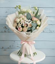 Букет цветов из:  Розы и Лизиантусы в Бжедуховской