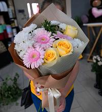 Букет цветов из:  Герберы, Розы и Хризантемы в Бжедуховской