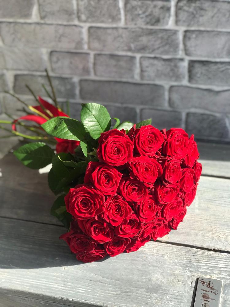 Букет Красные розы Фридом в Бжедуховской