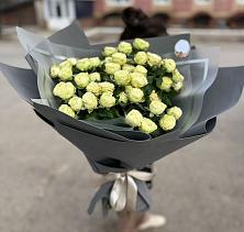 Букет Белые кустовые розы Солинеро в Бжедуховской