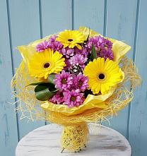 Букет цветов из:  Хризантемы и Герберы в Бжедуховской