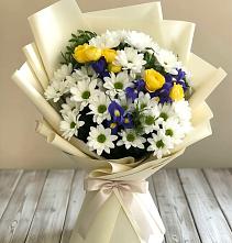 Букет цветов из:  Ирисы, Хризантемы и Розы #REPLACE_PRED# Бжедуховской