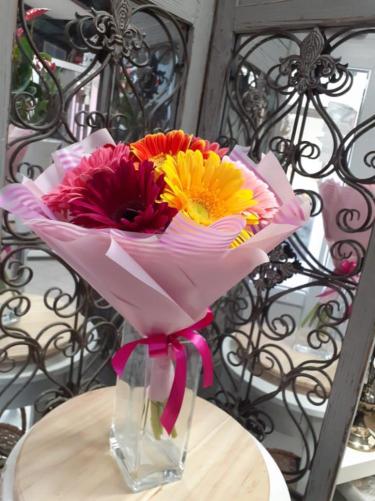 Букет цветов из: Герберы в Бжедуховской