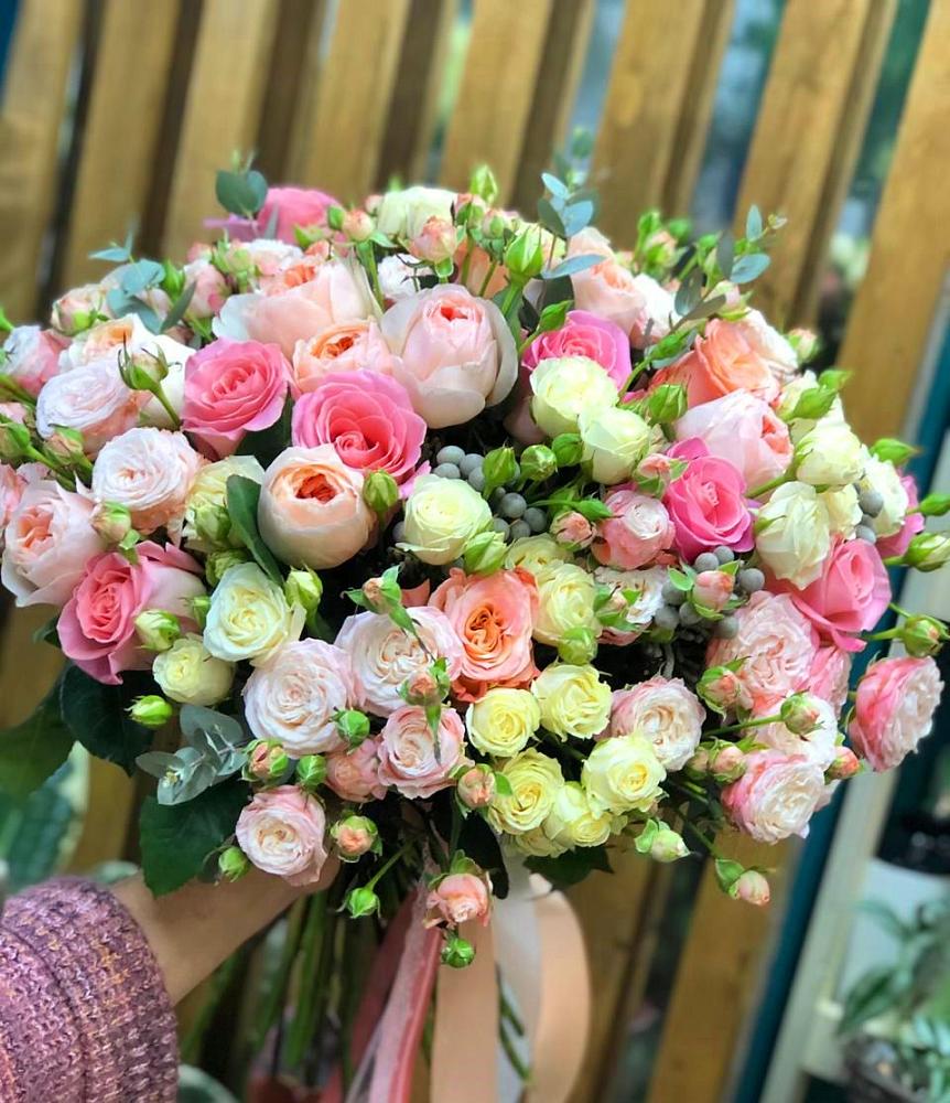 Букет цветов из: Розы в Бжедуховской