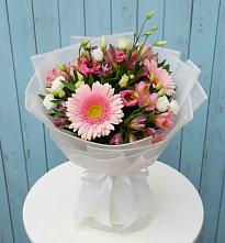 Букет цветов из:  Герберы, Альстромерии и Лизиантусы в Бжедуховской
