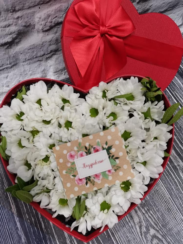 Цветочная композиция из Хризантемы в виде сердца в Бжедуховской