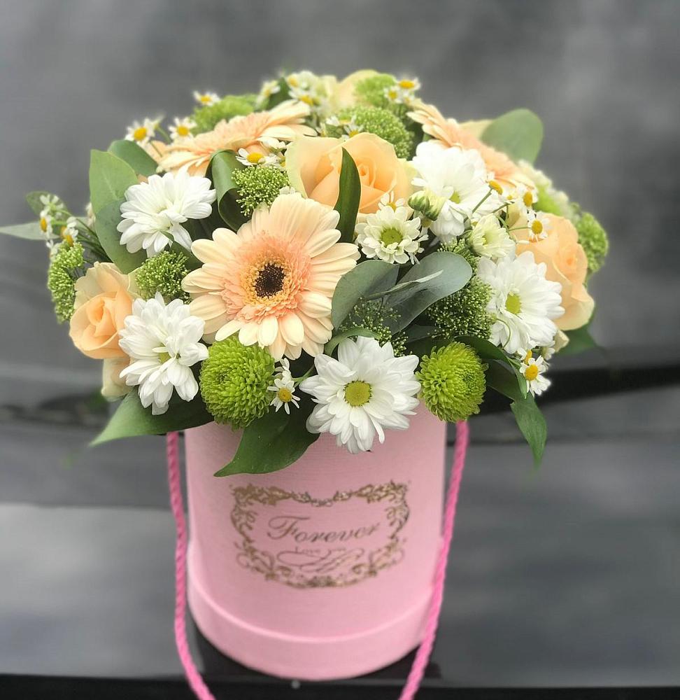 Цветочная композиция из Розы, Герберы и Хризантемы в шляпной коробке в Бжедуховской