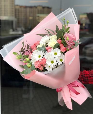 Букет цветов из: Розы, Лизиантусы и Хризантемы в Бжедуховской